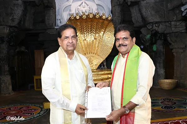 *టీటీడీకి రూ.10 లక్షలు విరాళం* 

తిరుమల, 2026 అక్టోబర్ 10:: తాడిపత్రికి చెందిన శ్రీ హర్షవర్ధన్ రెడ్డి అనే భక్తుడు శనివార