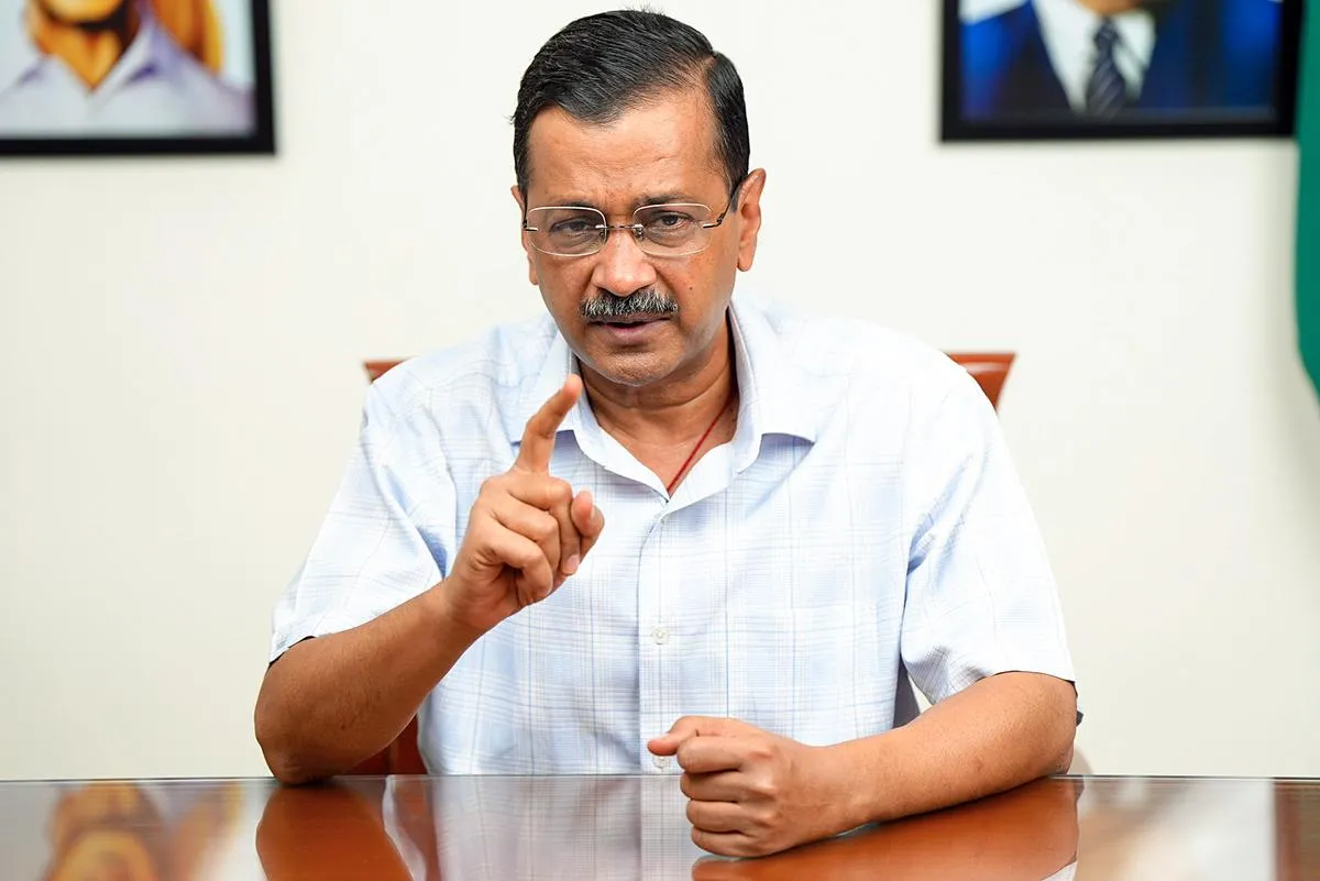 दिल्ली पुलिस ने अरविंद केजरीवाल को हिरासत में लिया