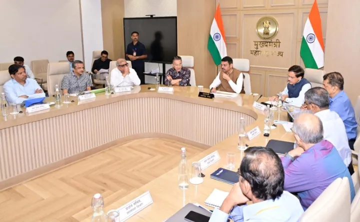 दुष्काळी विभागात जलसंधारणाच्या कामांना गती देणार; 'पाणी अडवा, पाणी जिरवा' मोहिमेसाठी प्रशासकीय यंत्रणा सज्ज.