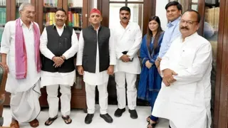लखनऊ में सपा मुखिया अखिलेश यादव से मिले भाजपा के पूर्व सांसद धर्मेंद्र कश्यप, सपा में शामिल होने की संभावना