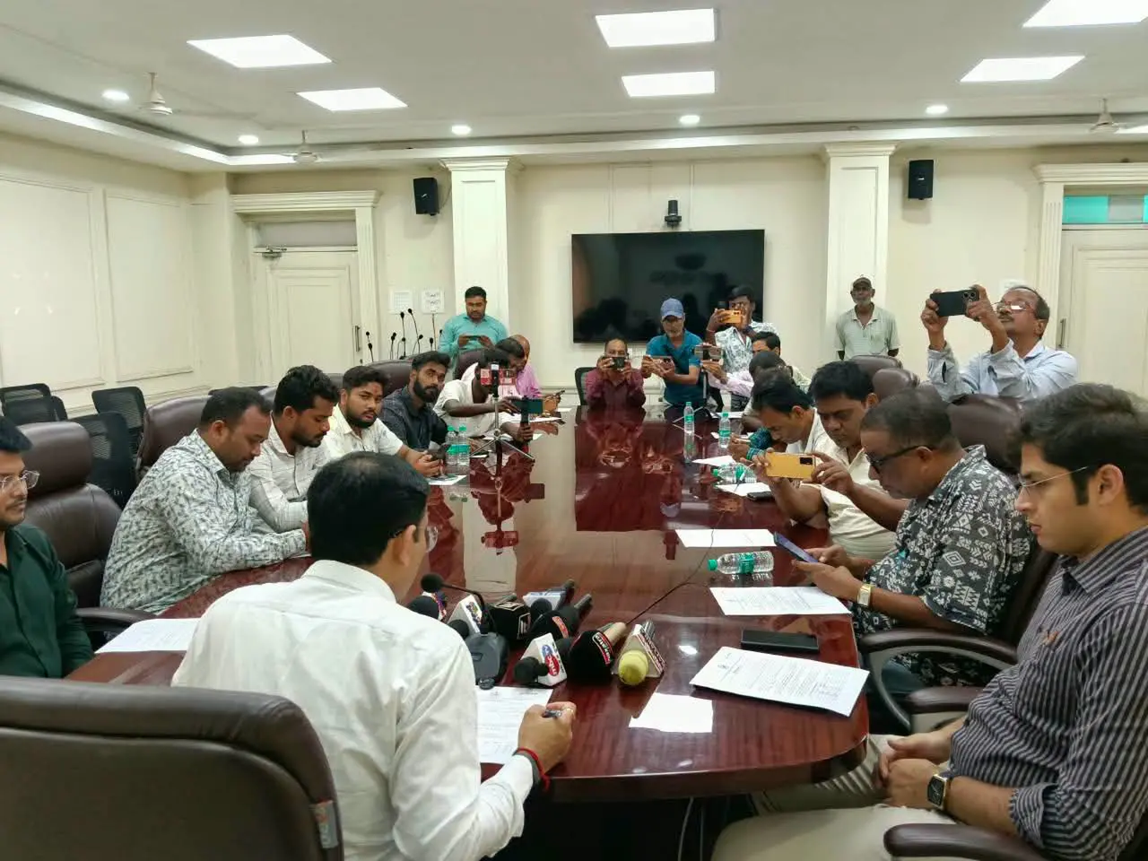 ଅଯୋଧ୍ୟା-ବାରାଣସୀ ତୀର୍ଥଯାତ୍ରା ଆରମ୍ଭ, ବାଲେଶ୍ୱରରୁ ଯିବେ ୫ ଜିଲ୍ଲାର ୮୦୦ ବରିଷ୍ଠ ନାଗରିକ