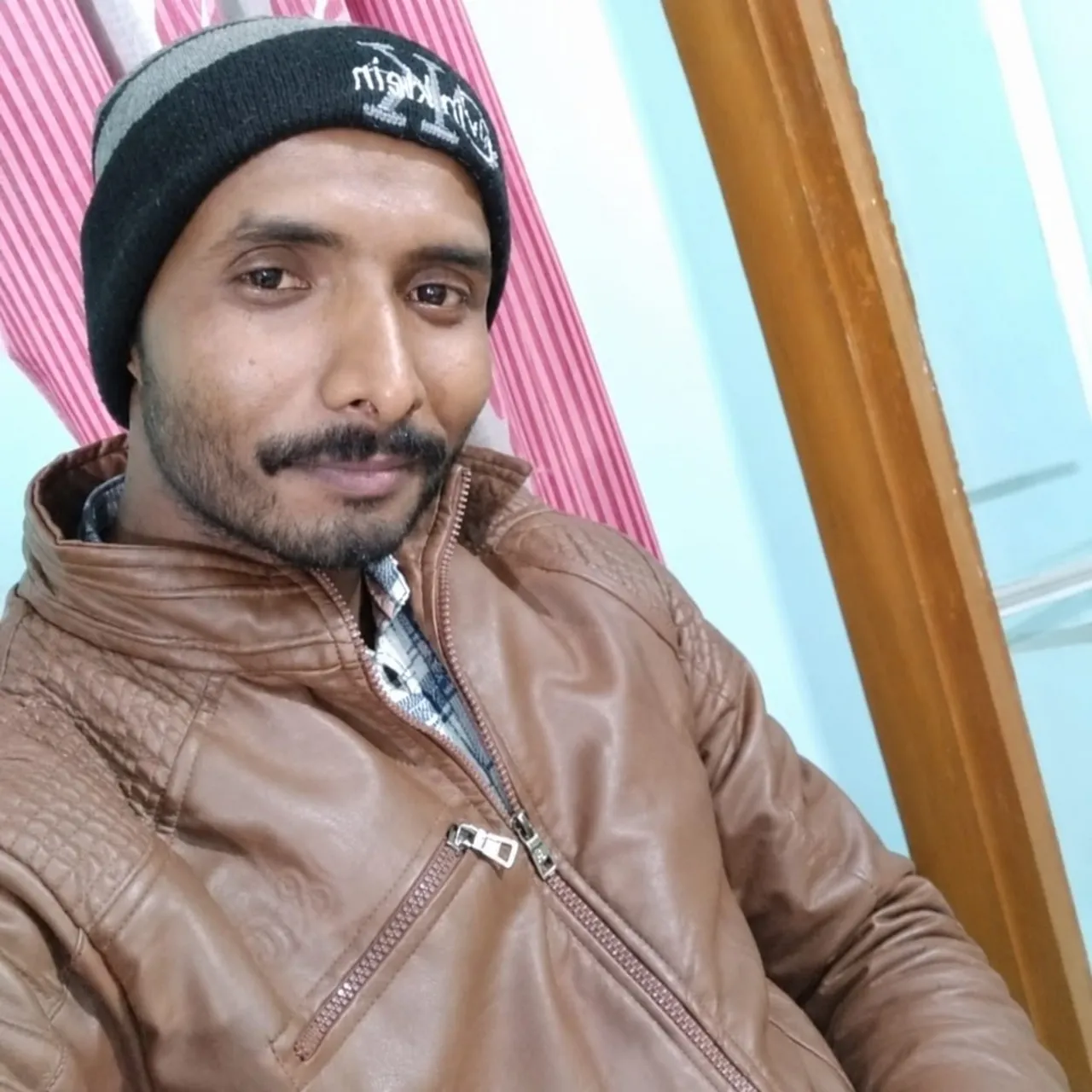 दिन में 'कलमकार', रात में 'जुआरी': पत्थलगांव में जुए के फड़ से बेनकाब हुआ 'पत्रकार' हरी जायसवाल...

* खबर बनाने वाले खुद