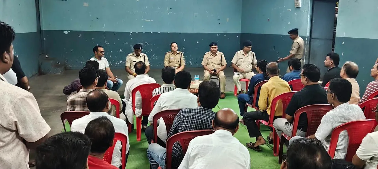 सराफा व्यापारियों से मिलीं एसपी विदिता डागर, लूटकांड के जल्द खुलासे का दिया भरोसा