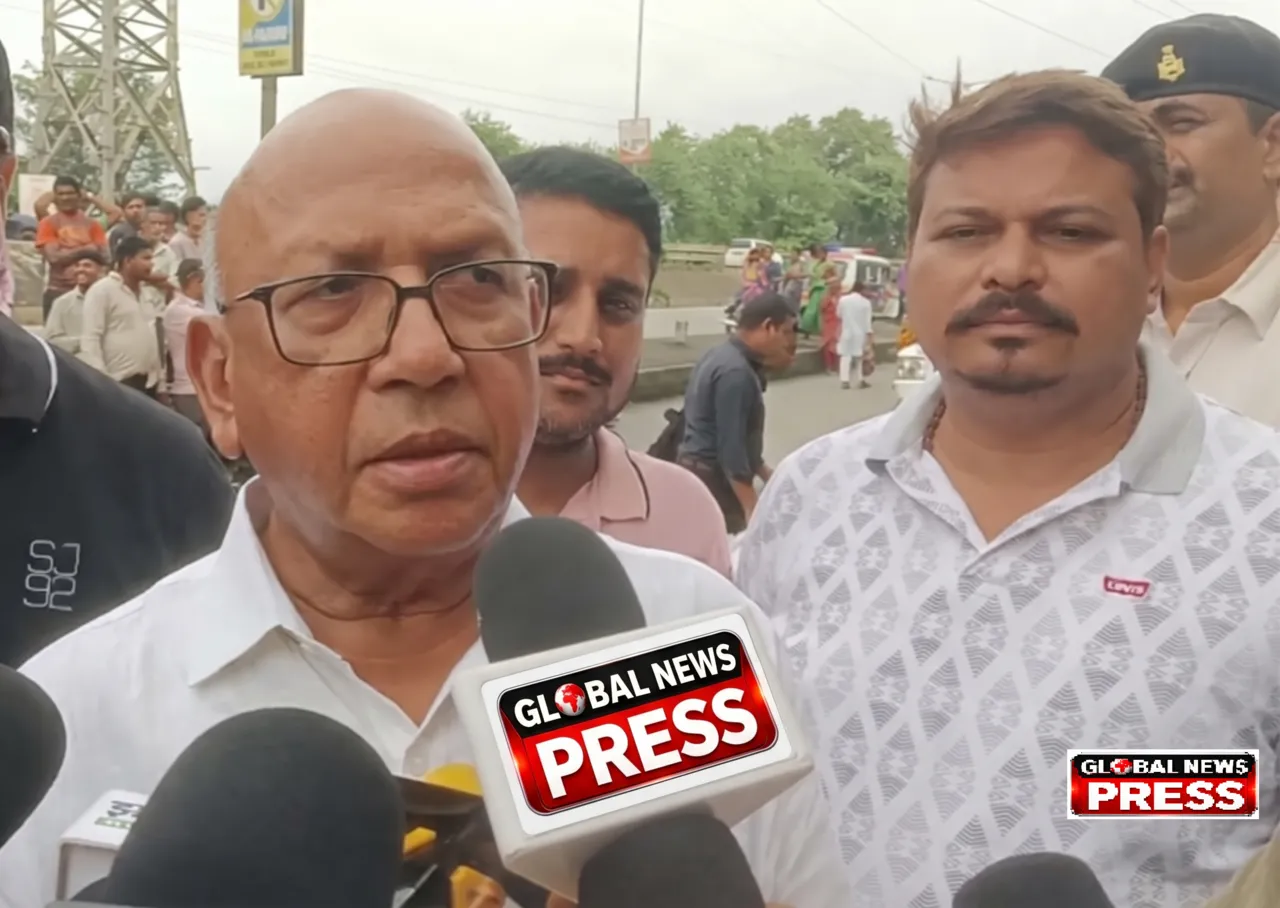 जमशेदपुर: मानगो नगर निगम के मुख्य गेट पर कचरा गिराने का विवाद बढ़ा
