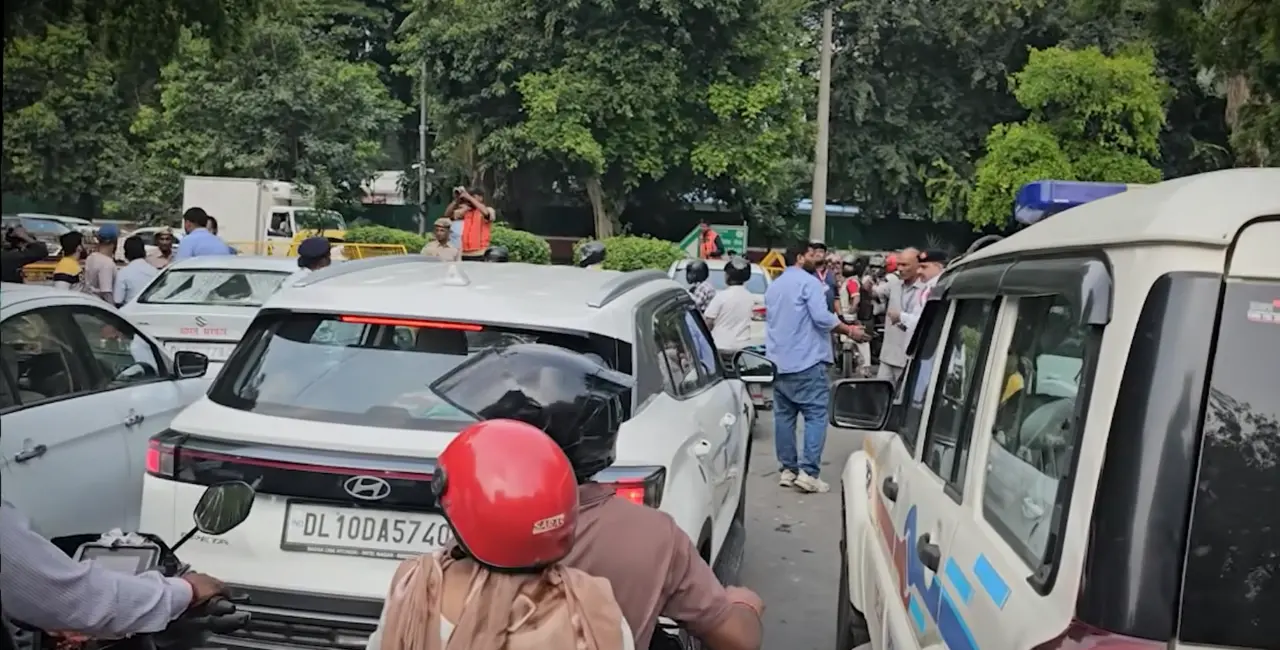 दिल्ली बनी छावनी! वकील, पत्रकार, सांसद और छात्र हिरासत में | ज्ञानेश कुमार के इस्तीफे की मांग तेज़