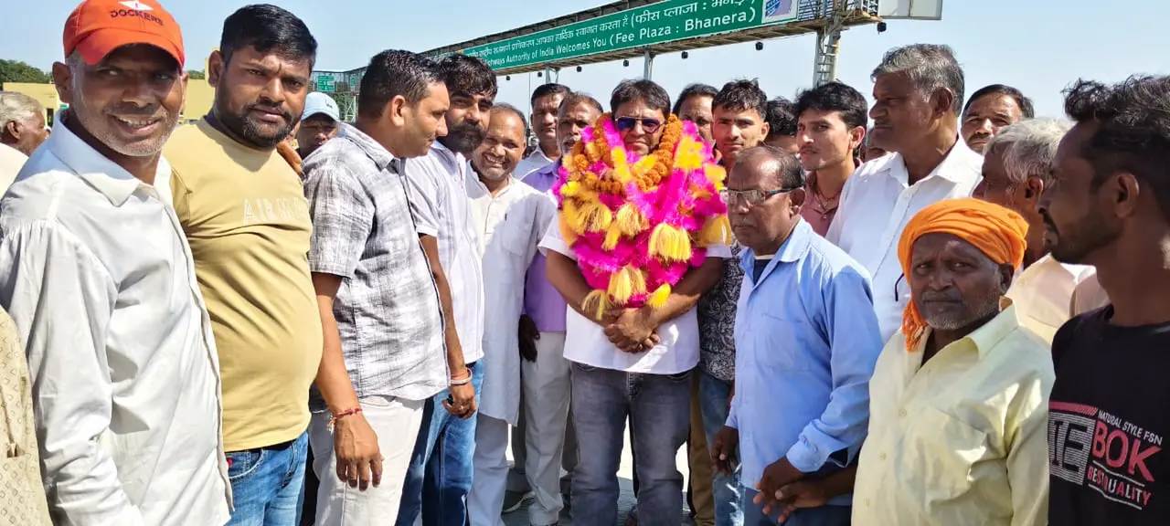 बिजनौर भाजपा अनुसूचित मोर्चा के जिलाध्यक्ष बने पीयूष राज ढोल नगाड़ों से रोड शो में भव्य स्वागत।