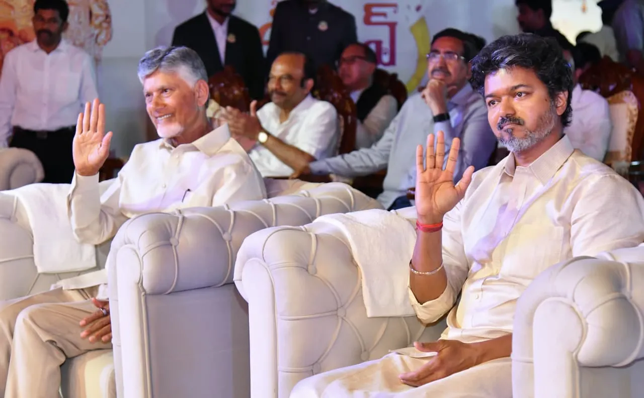ముఖ్యమంత్రి చంద్రబాబు నాయుడు, తమిళనాడు సీఎం జోసెఫ్ విజయ్ విజయవాడ ఉత్సవ్ 2.0 వేడుకల్లో పాల్గొన్నారు. విజయవాడ పున్నమి ఘాట్
