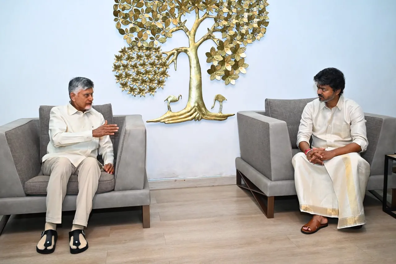 ఆంధ్రప్రదేశ్ ముఖ్యమంత్రి నారా చంద్రబాబు నాయుడు గారితో తమిళనాడు ముఖ్యమంత్రి విజయ్ జోసెఫ్ గారు సీఎం క్యాంప్ కార్యాలయంలో భే