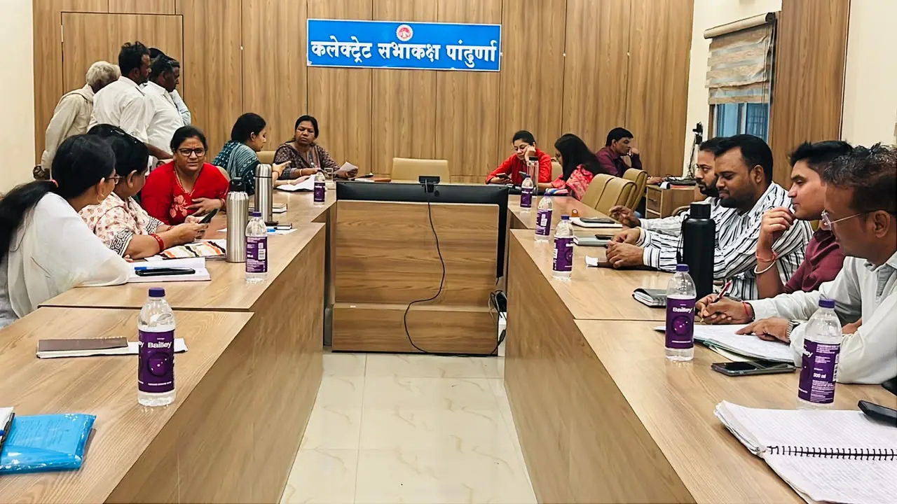 जनसुनवाई में आवेदकों ने रखीं समस्याएं, समय-सीमा में निराकरण के निर्देश