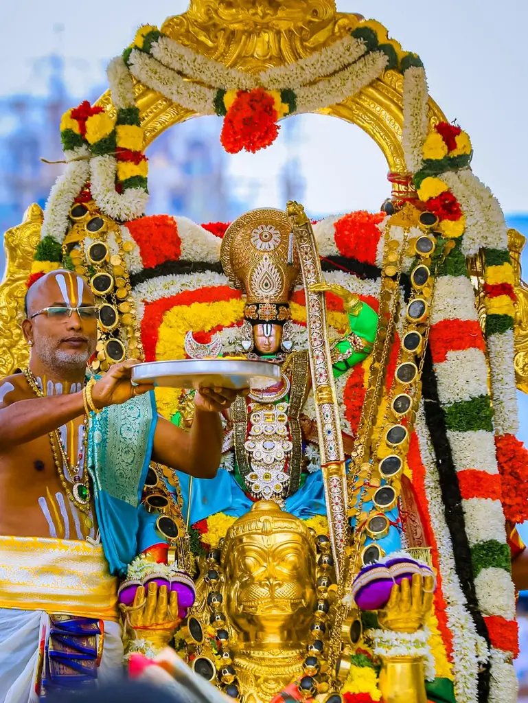 *తిరుమల సమాచారం:*

      *14-10-2026*

🍁🍁🍁🍁🍁

👉🏻 తిరుమలలో కొనసాగుతున్న భక్తుల రద్దీ .

👉🏻 ఉచిత దర్శనం కోసం *23*