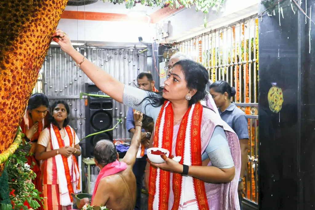 దసరా శరన్నవరాత్రుల వేళ ఇంద్రకీలాద్రిపై శ్రీ కనకదుర్గమ్మవారిని కుటుంబ సమేతంగా దర్శించుకుని, అమ్మవారి ఆశీస్సులు అందుకున్నా