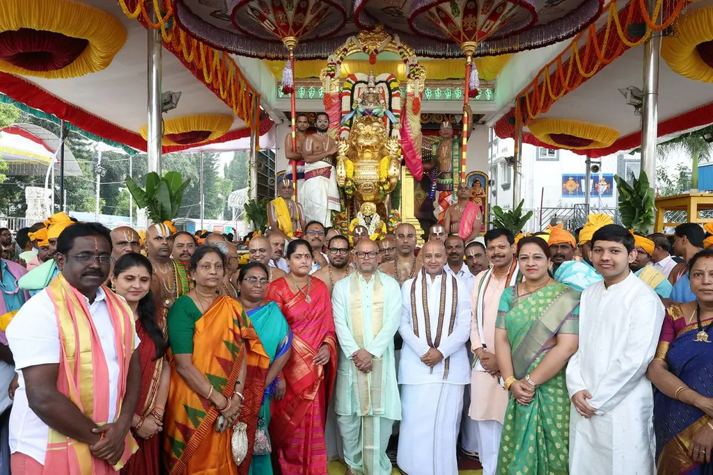 *సింహ వాహనంపై యోగ నరసింహుని అలంకారంలో శ్రీ మలయప్పస్వామి*

వైభవంగా శ్రీవారి నవరాత్రి బ్రహ్మోత్సవాల మూడో రోజు వాహనసేవ

సిం