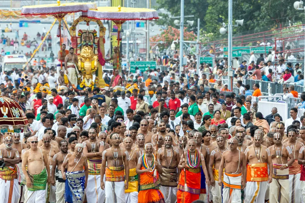 *సింహ వాహనంపై యోగ నరసింహుని అలంకారంలో శ్రీ మలయప్పస్వామి*

వైభవంగా శ్రీవారి నవరాత్రి బ్రహ్మోత్సవాల మూడో రోజు వాహనసేవ

సిం