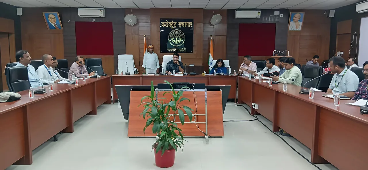 डीएम ने की मुख्यमंत्री युवा उद्यमी विकास अभियान योजना की समीक्षा, लंबित आवेदनों का एक सप्ताह में निस्तारण करने के निर्दे