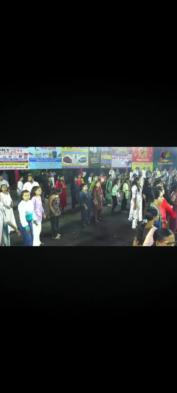ામમાં ગરબા મહોત્સવની રમઝટ, લોકોની ભારે ભીડ અને ઉત્સાહ
