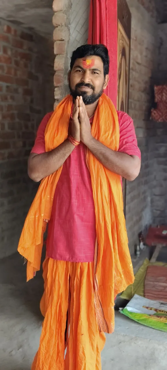 नवरात्र में रिपोर्टर संत कुमार यादव ने 12कलश का स्थापित किया है
