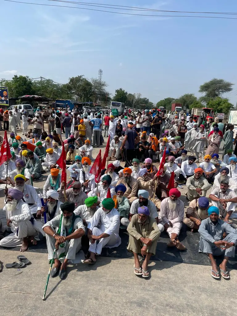 ਪਰਵਿੰਦਰ ਸਿੰਘ ਝੋਟਾ ਦੇ ਕਤਲ ਦੇ ਰੋਸ ਵਜੋਂ ਮੌੜ ਮੰਡੀ ਵਿੱਚ ਧਰਨਾ, ਪੰਜਾਬ ਸਰਕਾਰ ਖ਼ਿਲਾਫ਼ ਨਾਅਰੇਬਾਜ਼ੀ