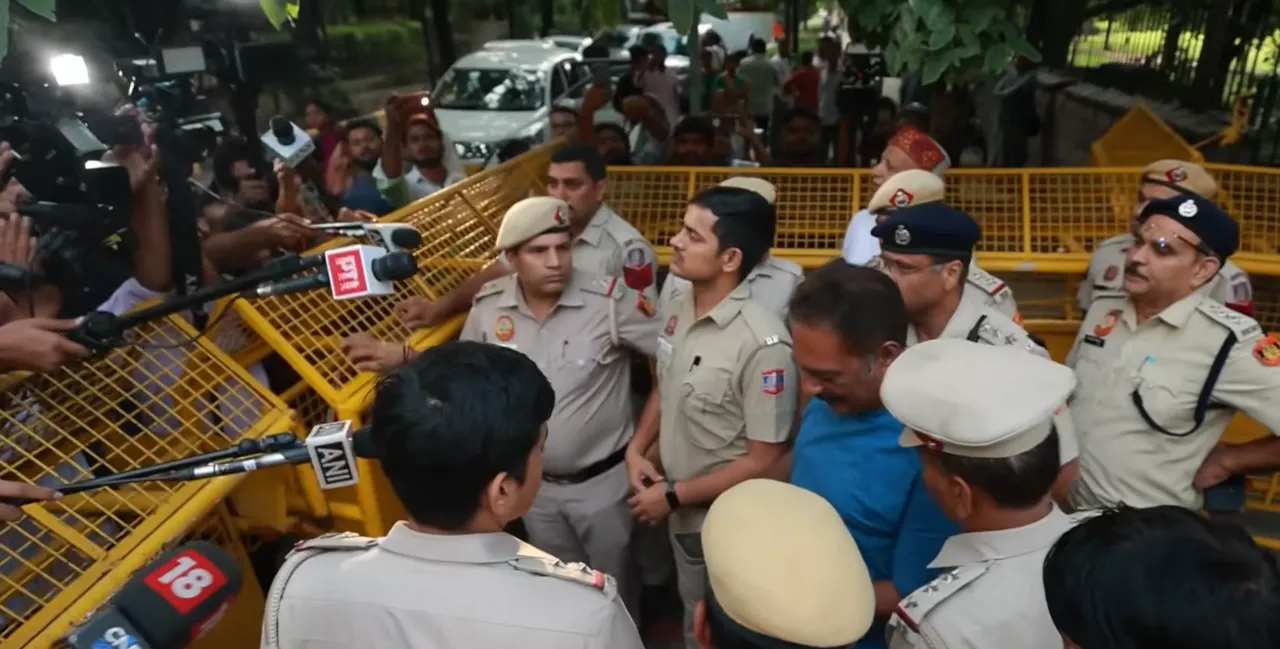 Delhi में SIR और Gyanesh Kumar से खिलाफ Prakash Raj का अनोखा प्रदर्शन | CJP Protest
