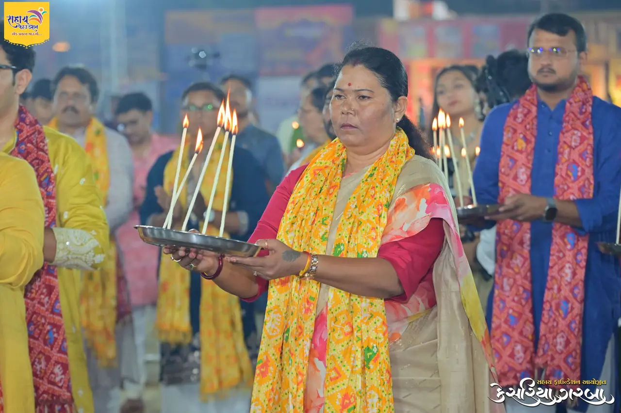 *केसरिया गरबा नवरात्र 2026 में शामिल हुईं गुजरात सह-प्रभारी गोमती साय* 
*माँ अंबे की आरती कर लिया आशीर्वाद*