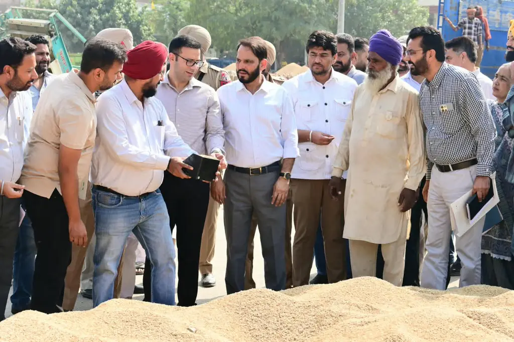 ਬਠਿੰਡਾ ਦੀ ਅਨਾਜ ਮੰਡੀ ’ਚ ਡੀ.ਸੀ. ਤੇ ਐੱਸ.ਐੱਸ.ਪੀ. ਵੱਲੋਂ ਖਰੀਦ ਪ੍ਰਬੰਧਾਂ ਦਾ ਜਾਇਜ਼ਾ