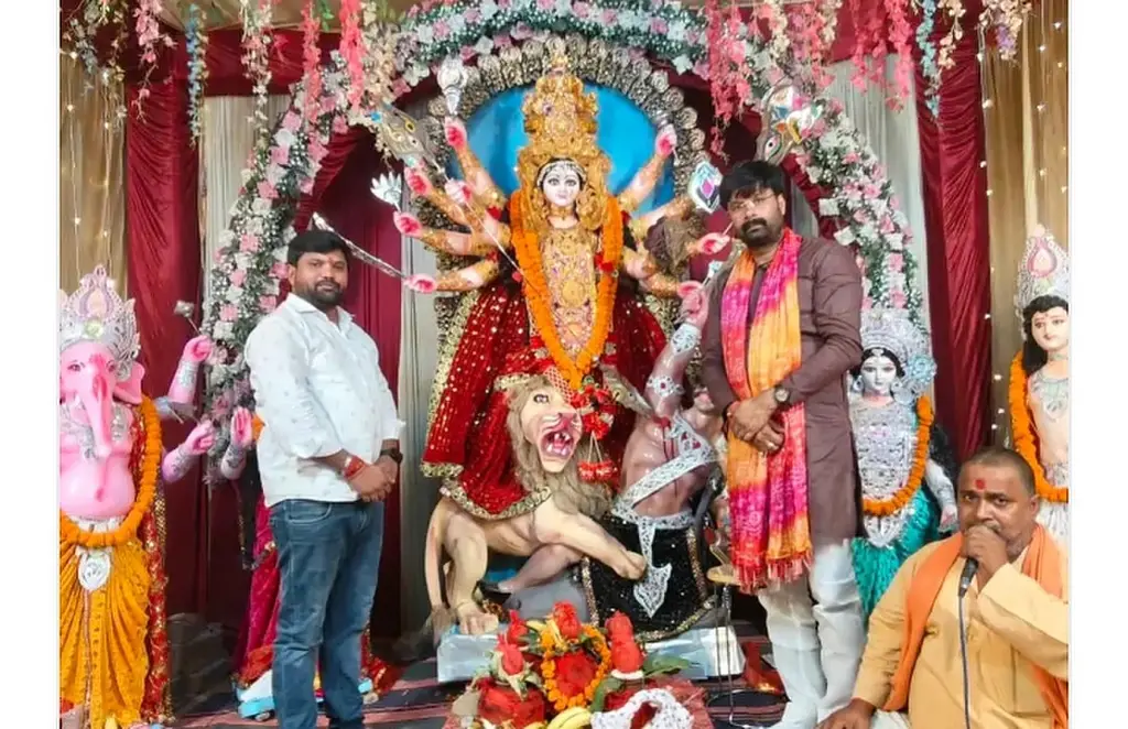 सहजनवा घघसरा क्षेत्र मे मां की आंखो की पट्टी खोली गयी
