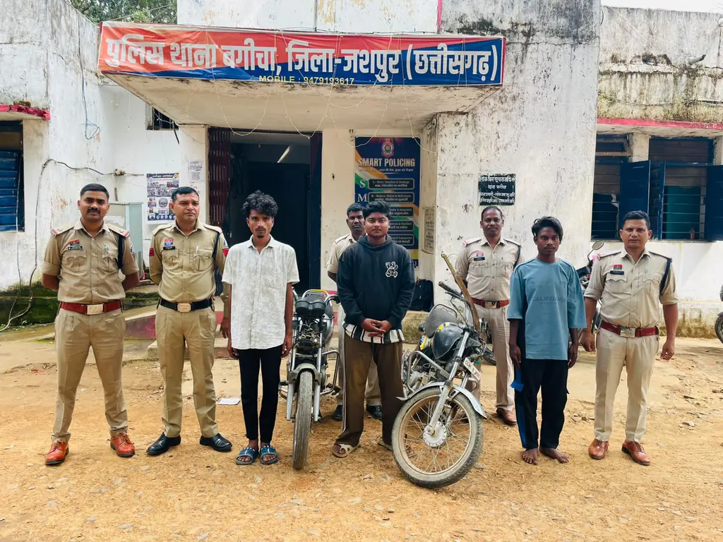 *बगीचा के महादेवडांड़ में तलवार दिखाकर गिरदावरी का काम कर रहे युवक से की गई रुपए की मांग, नहीं देने पर मोटरसाइकिल लूटी*