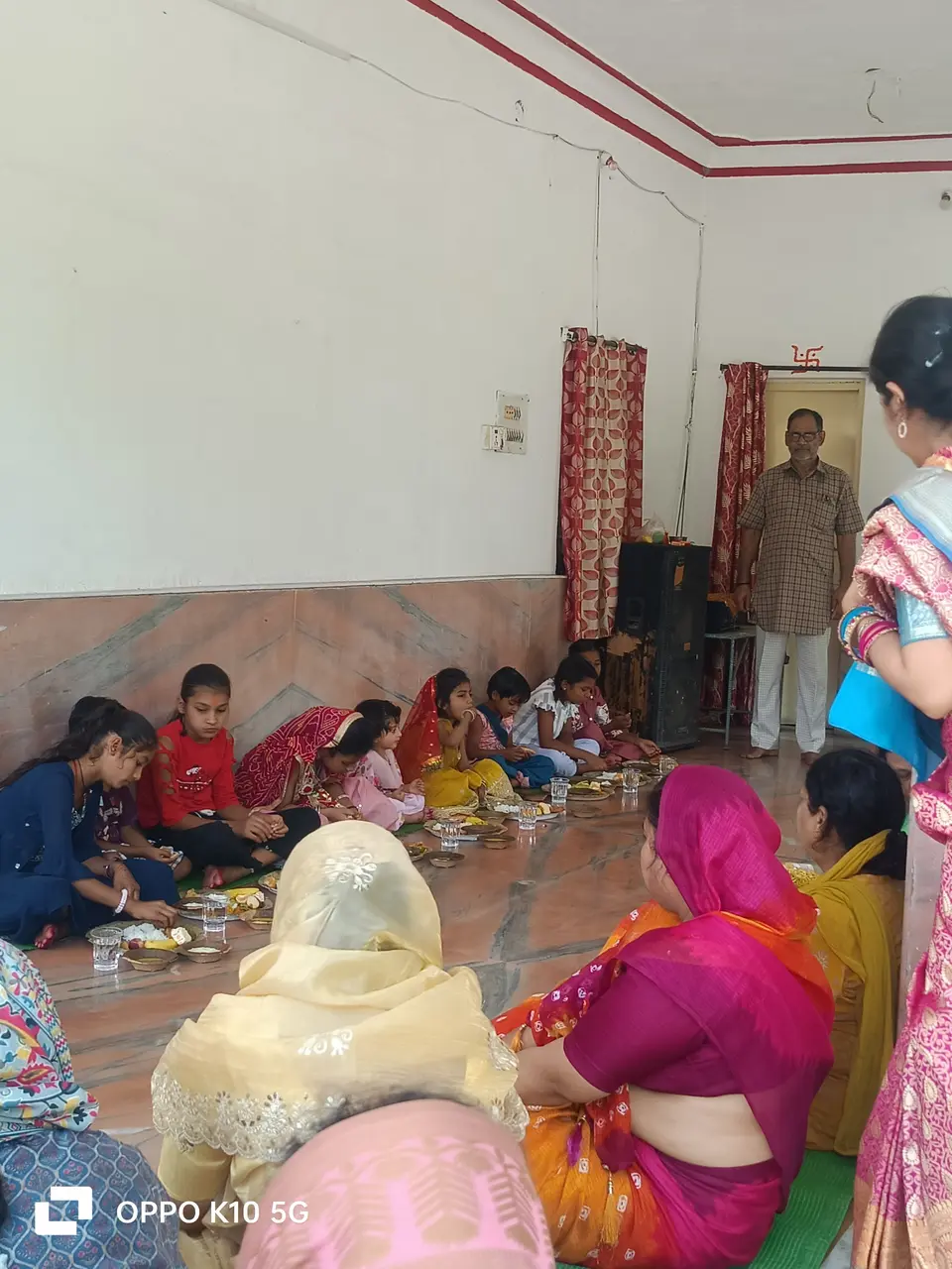 ाजा भानपुरी स्थित मां सर्वेश्वरी समूह अघोर पीठ में नव कन्या पूजन और भोज का आयोजन