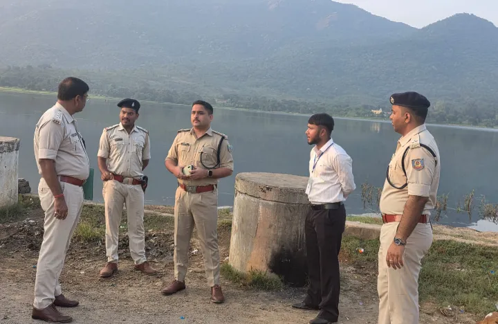 JAMSHEDPUR : दुर्गा पूजा एवं प्रतिमा विसर्जन की तैयारियों का ग्रामीण एसपी ने किया निरीक्षण