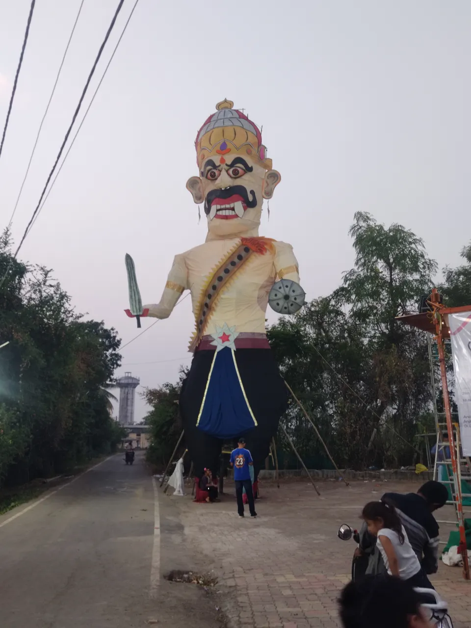 ીલીમોરા ખાતે ‘બો મોટો રાવણ’ નો ફોટો લગાવાતા તંત્ર-સ્થાનિકોમાં ચકચાર