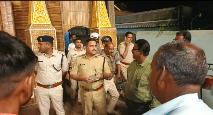JAMSHEDPUR : विसर्जन से पूर्व पुलिस अधीक्षक ग्रामीण के नेतृत्व में घाटशिला