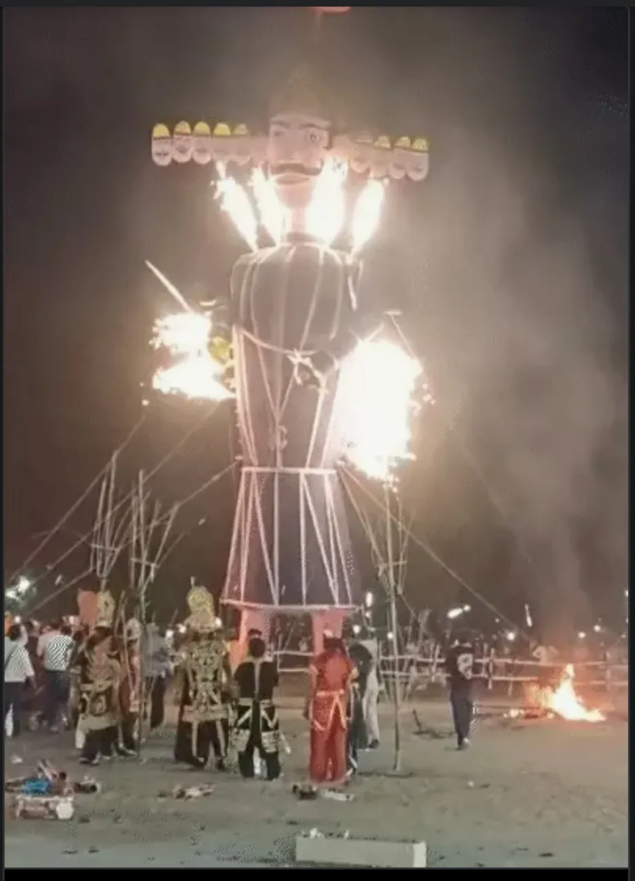 "अहंकार के दहन से सामाजिक चेतना के जागरण तक"
