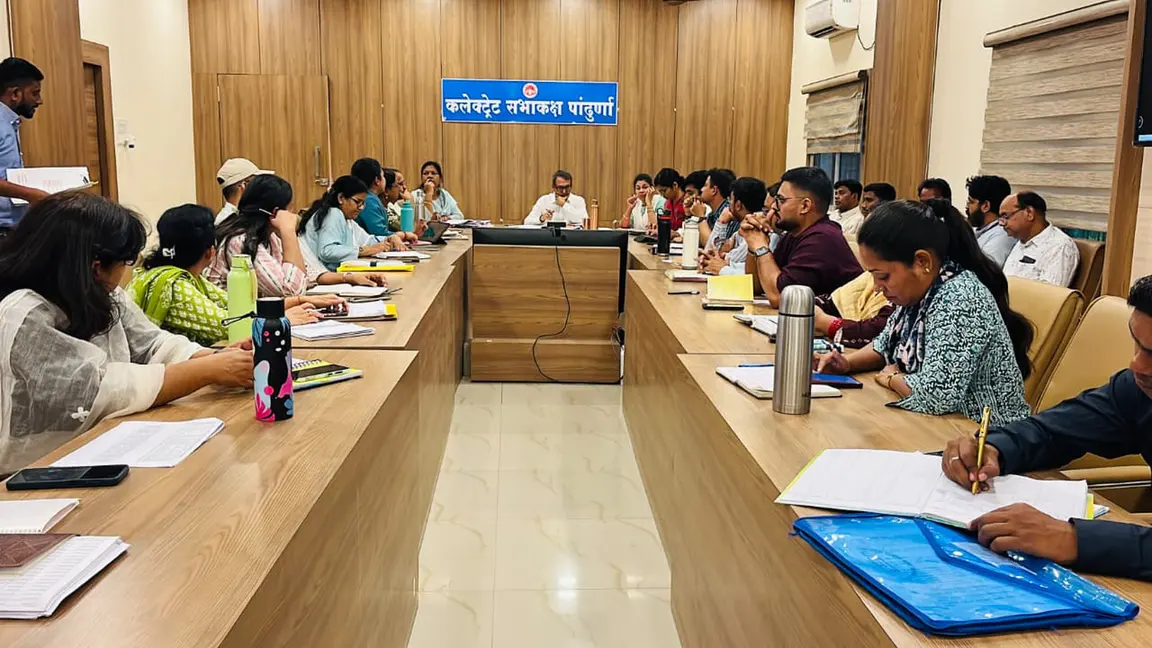 औद्योगिक निवेश,अधोसंरचना निर्माण में तेजी लाने और श्रमिक कल्याण एवं जनहित से जुड़े प्रकरणों का समयबद्ध निराकरण के निर्दश