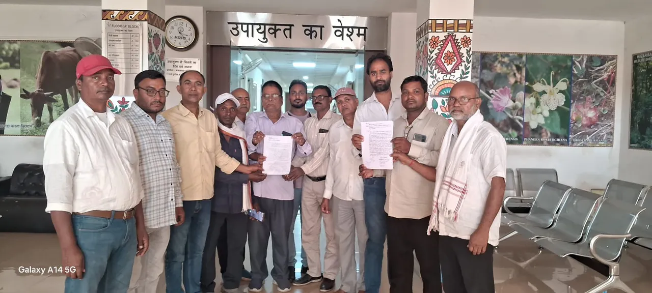 सीबी साउथ कोल ब्लॉक की सेक्शन 4 की अधिसूचना रद्द  कराने को लेकर ग्रामीणों ने दिया आपत्ति आवेदन सौंपा