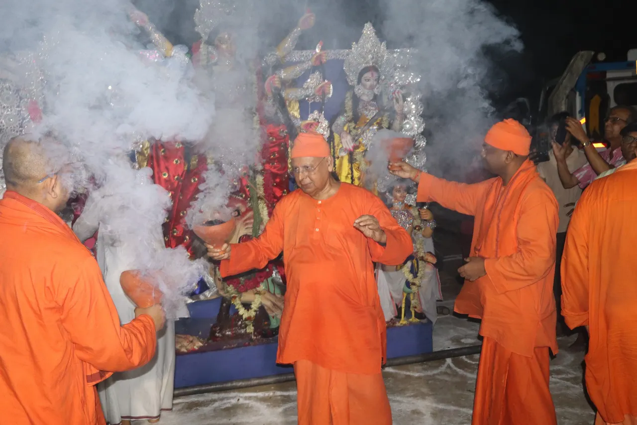 रामकृष्ण मठ द्वारा  पारंपरिक विधि-विधान से हुआ माँ का विसर्जन