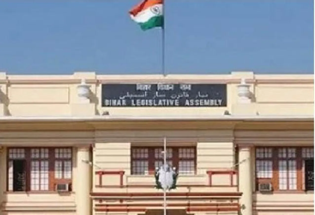 पटना में विधान परिषद चुनाव को लेकर पुलिस अलर्ट मोड में, स्ट्रांग रूम की सुरक्षा का लिया गया गहन जायजा...