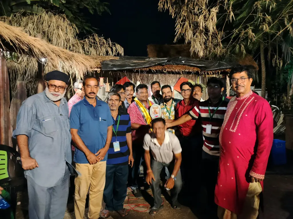 পথের পাঁচালীর অপুর উপস্থিতিতে পূরস্কার ঘোষণা,
নবমীতে সবুজ সংঘের পুজো মণ্ডপে ‘কলকাতার সময়’-এর শারদ সম্মান