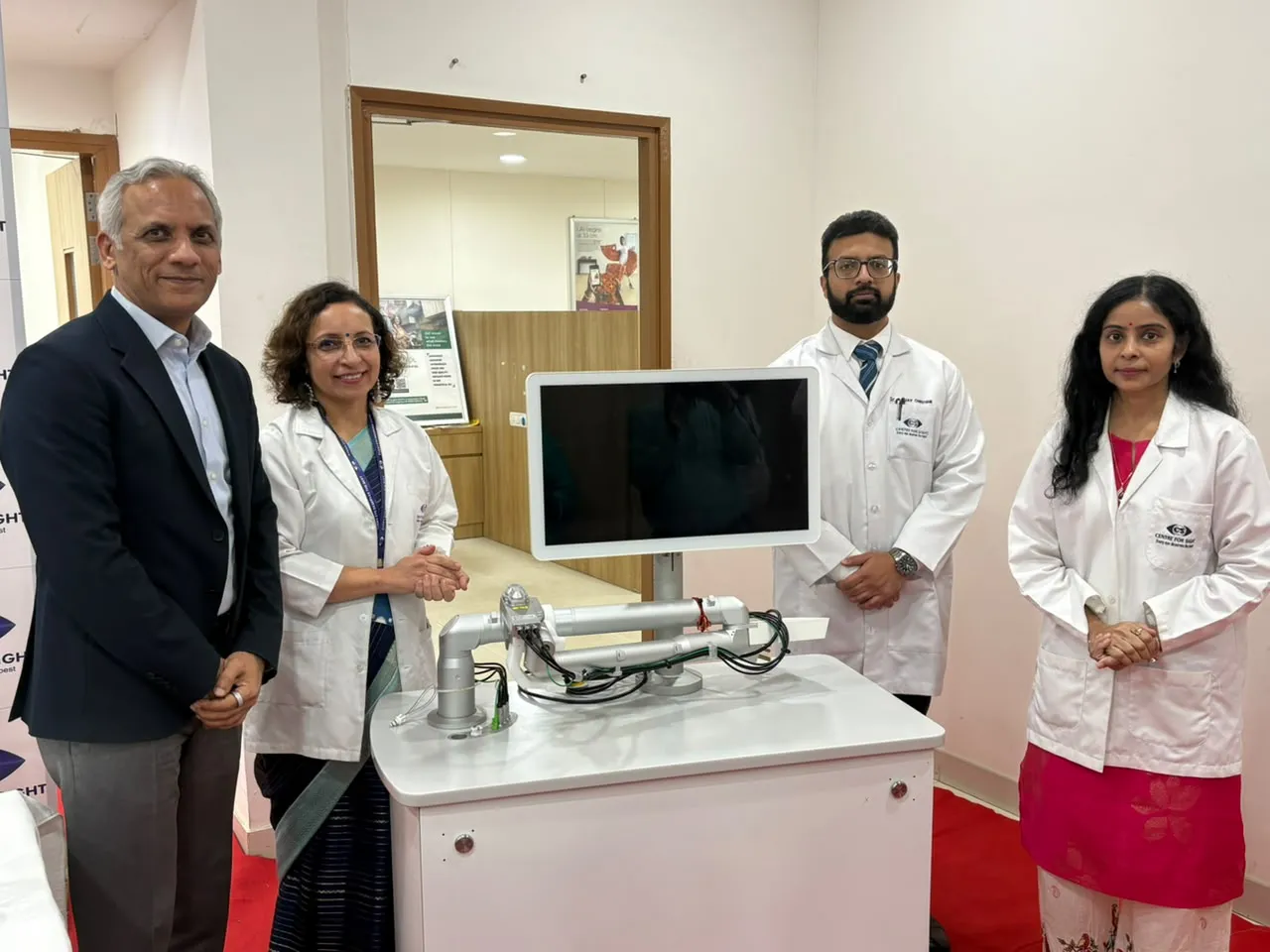 फरीदाबाद में पहली बार मोतियाबिंद सर्जरी और दृष्टि सुधार के लिए नई लेजर तकनीक की शुरुआत