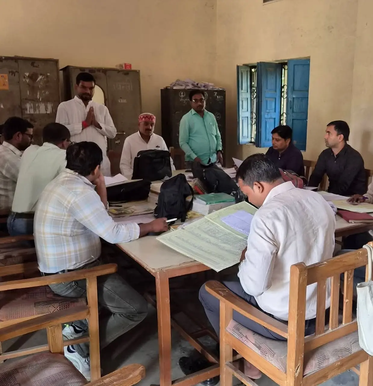 शिक्षक मतदाता संवाद कार्यक्रम मे ब
डुमरी निवास मे शि