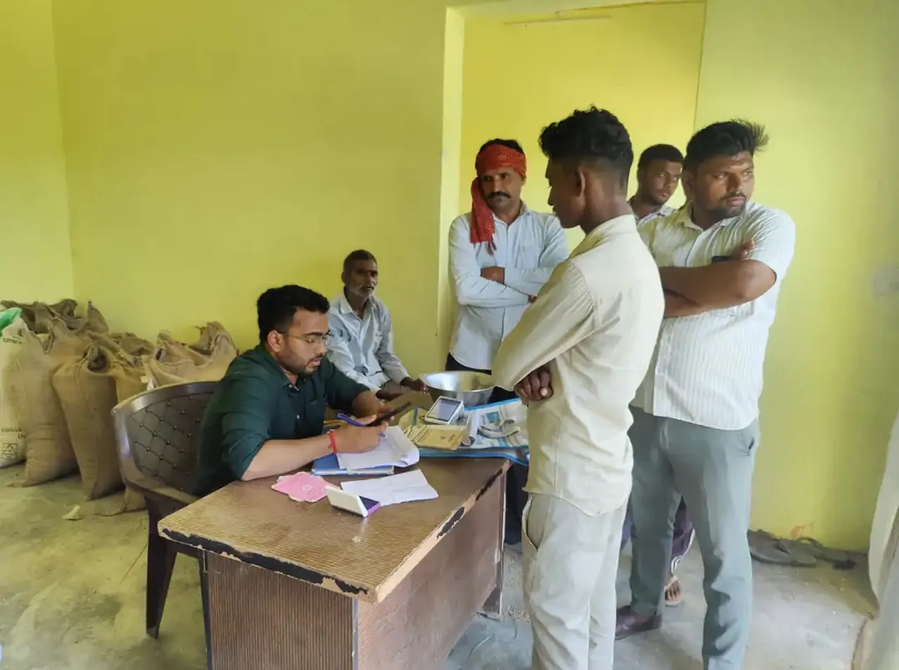 चंदौसी में राशन की कालाबाजारी का मामला, डीलर पर मुकदमा दर्ज