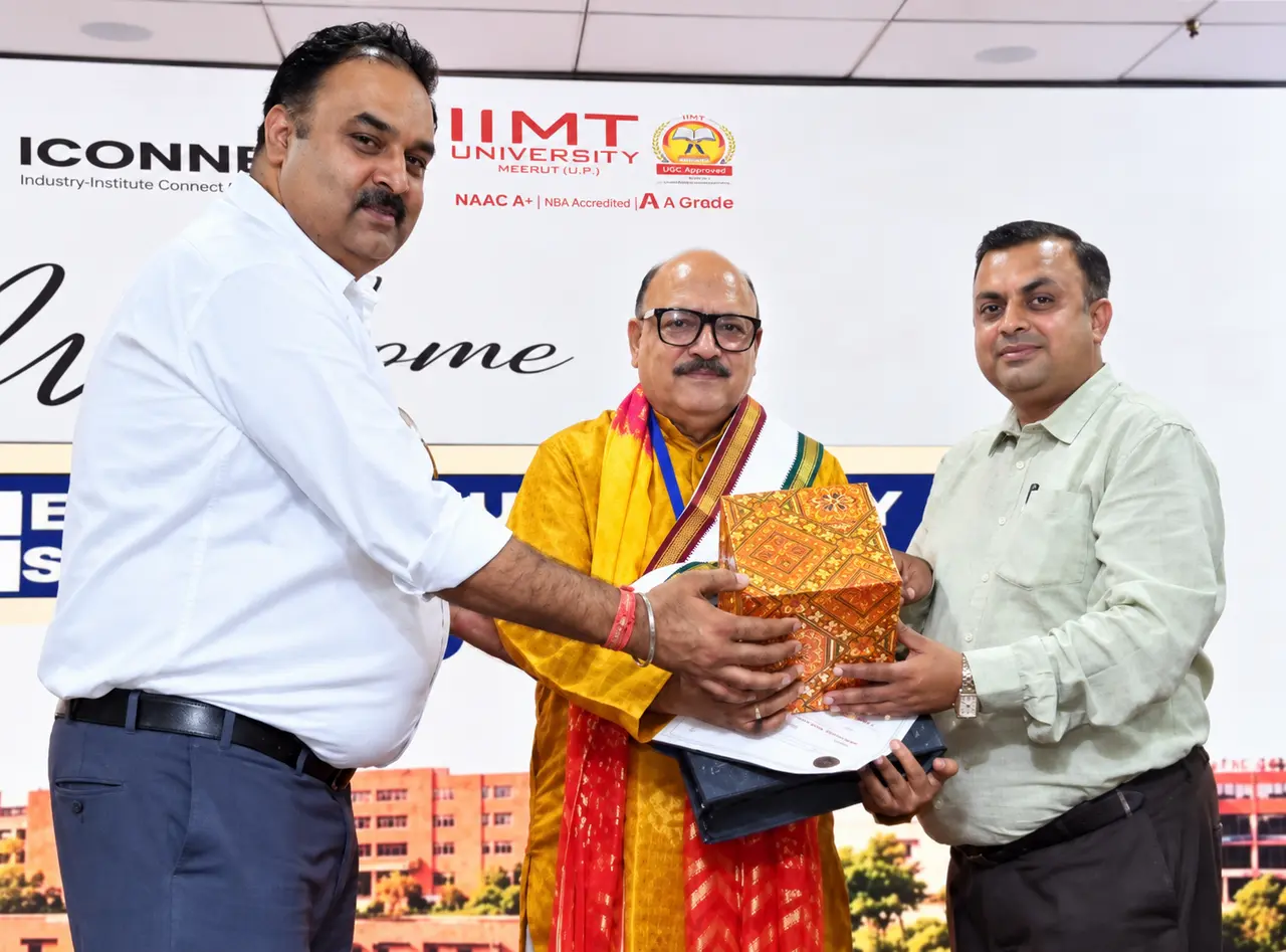 स्वामी साहुवाला को शिक्षा एवं समाजसेवा में योगदान के लिए मेरठ में सम्मान