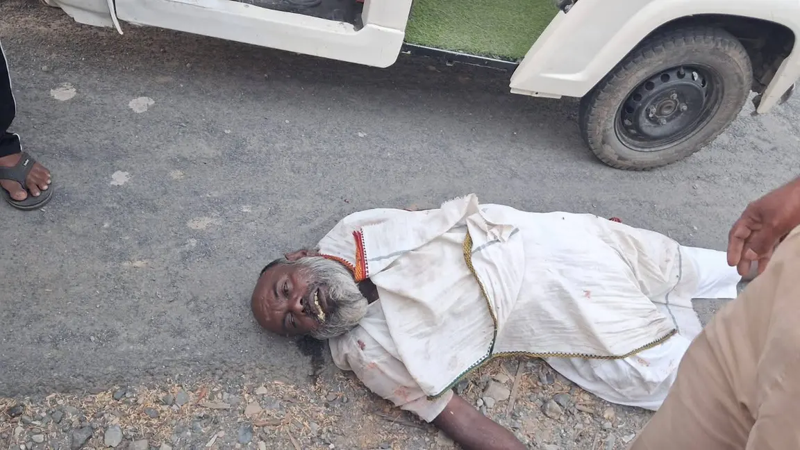 GLOBAL NEWS PRESSशाहजहांपुर
कांट क्षेत्र में टेंपो से गिरकर बुजुर्ग की मौत।
लेकिन अभी पहचान नहीं हो सकी अगर कोई भाई इनको