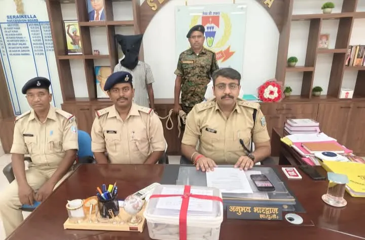 SARAIKELA : पुलिस ने पिता की हत्या के मामले का किया त्वरित उद्भेदन, पुत्र गिरफ्तार