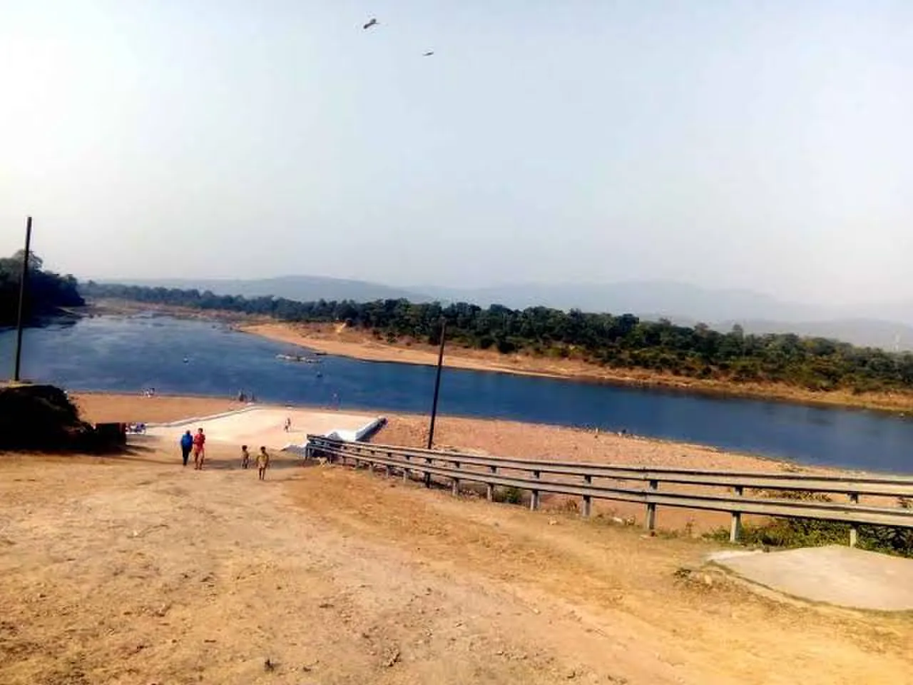 दोमुहानी घाट जमशेदपुर के सोनारी इलाके में स्थित एक बेहद खूबसूरत और शांत पिकनिक व संगम स्थल।