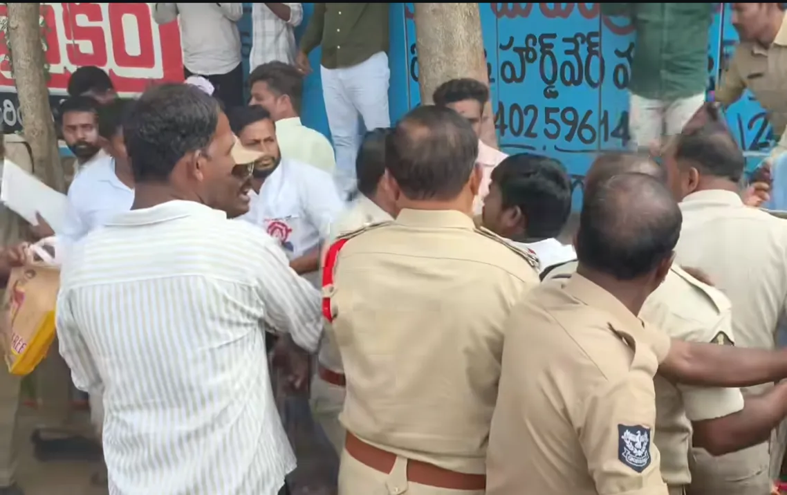 నంద్యాల జిల్లా: డోన్ నియోజకవర్గం జనసేన పార్టీ నాయకుల నామినేషన్లు ఆడుకున టిడిపి నాయకులు మరియు పోలీసులు