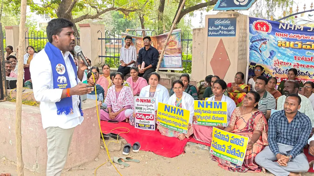 ఎన్ హెచ్ఎమ్ ఉద్యోగులను రెగ్యులరైజ్ చేయాలి*-బీఎస్పీ నారాయణ పేట జిల్లా అధ్యక్షులు బొదిగెలి శ్రీనివాస్*