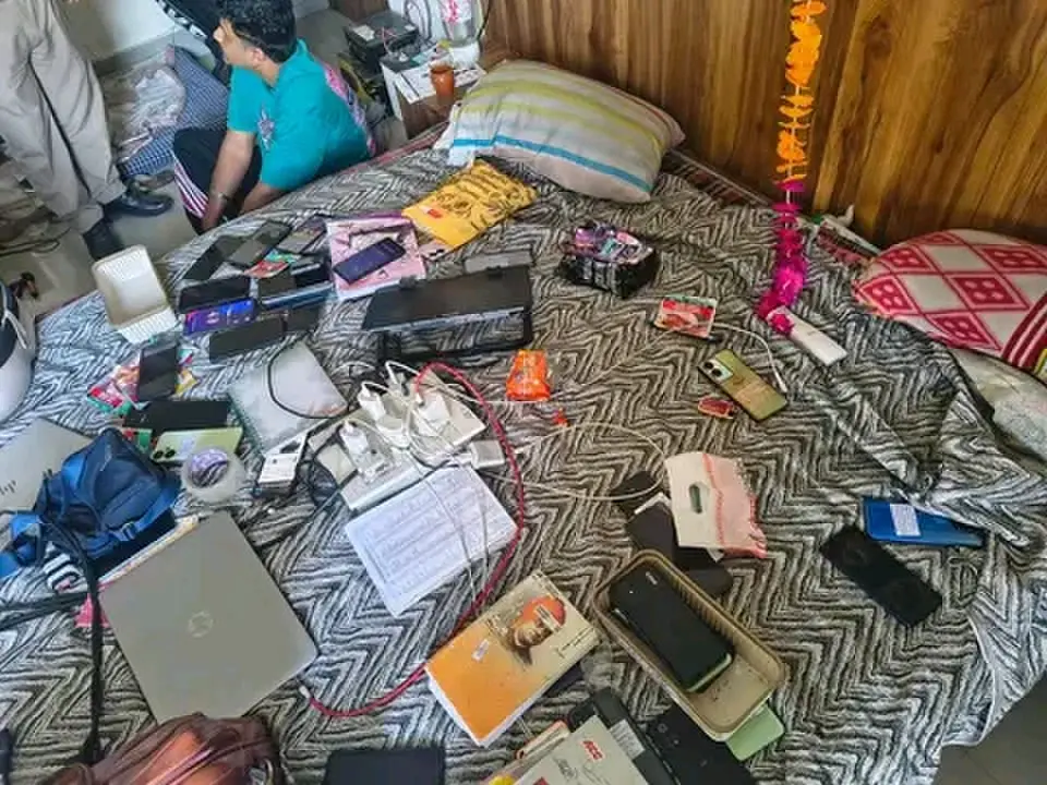 हिमाचल प्रदेश के कांगड़ा जिले कांगड़ा पुलिस का ऑनलाइन सट्टेबाजी के नेटवर्क पर कड़ा प्रहार, 41 मोबाइल और 7 लैपटॉप जब्त