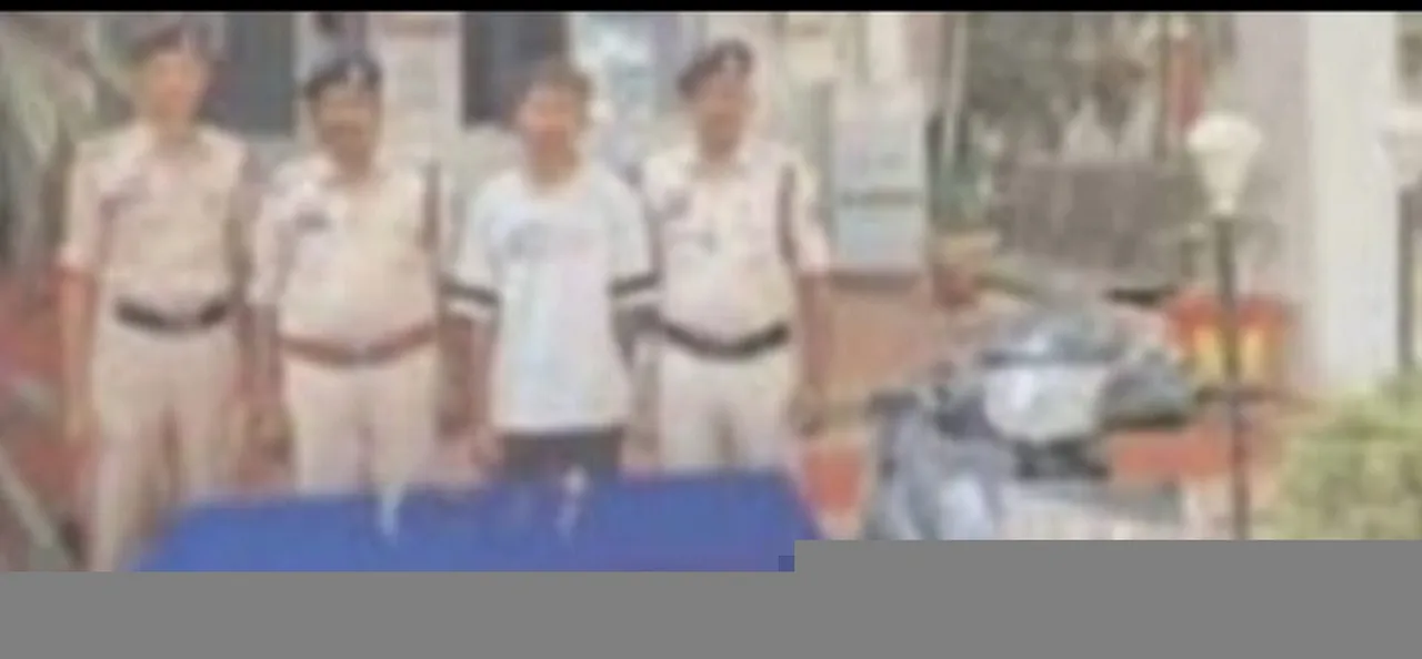 चारामा के बड़ेगौरी में चाकू लेकर घूम रहे 3 युवक पकड़े गए*