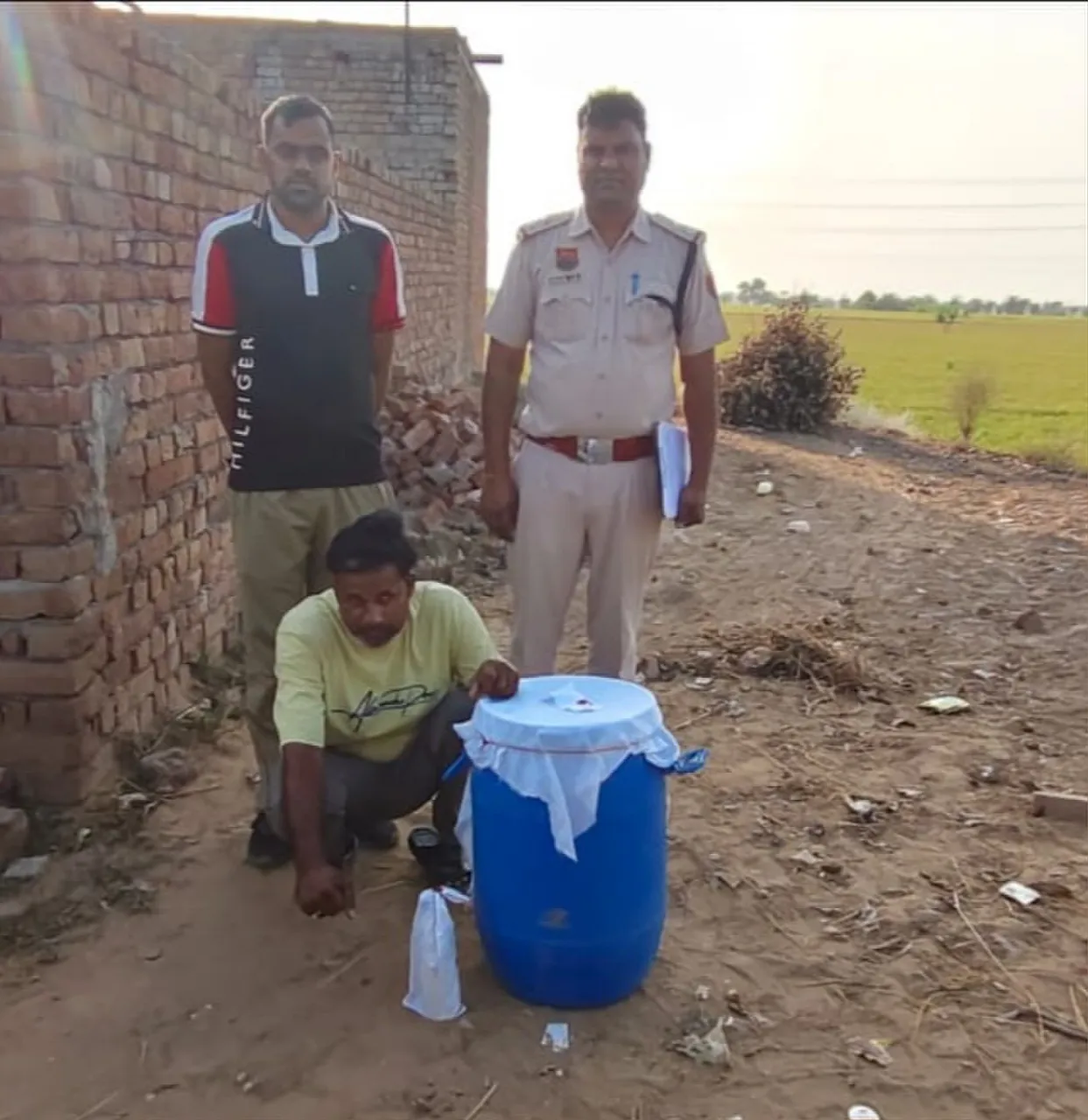 गांव कुत्ताबढ़ में 60 बोतल अवैध हथकड़ शराब बरामद, एक आरोपी गिरफ्तार