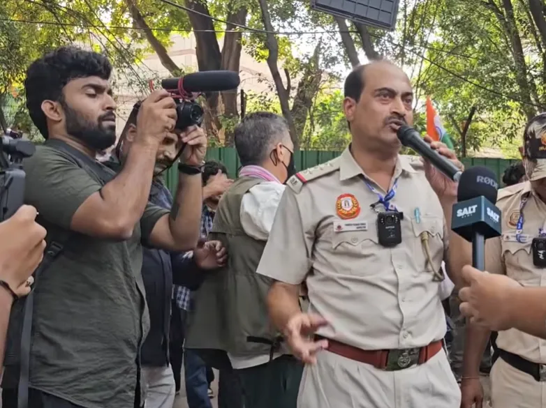 अचानक मोदी का इस्तीफा लेने सड़कों पर उतरे जनता, देखिए सुप्रीम कोर्ट वकीलों के ऐलान के बाद क्या हुआ