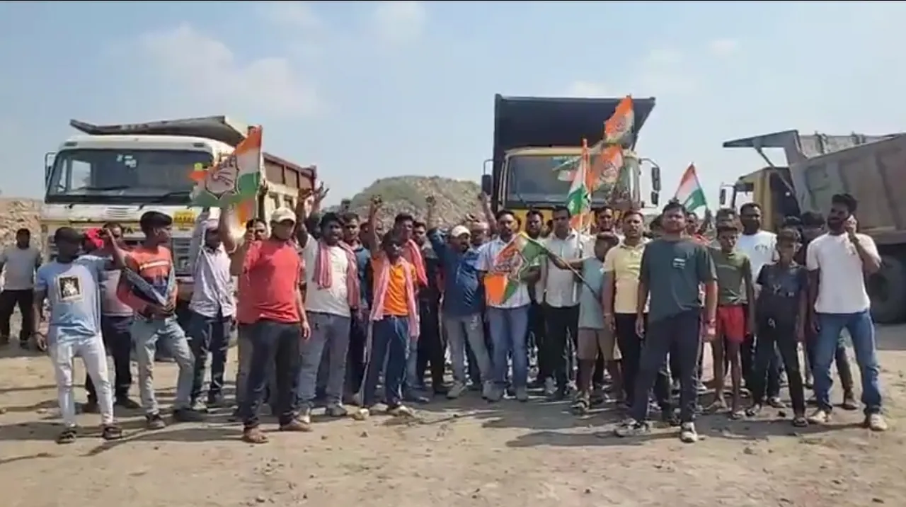 लोयाबाद में सत्ययम इंफ्रा के खिलाफ युवा कांग्रेस का अनिश्चितकालीन चक्का जाम, ग्रामीणों के रोजगार की मांग तेज